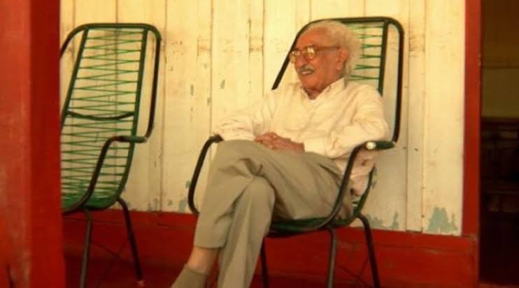 O ensinador de ignorâncias. Versos de Manoel de Barros, uma seleção de versos que revelam a profundidade da sua poesia.