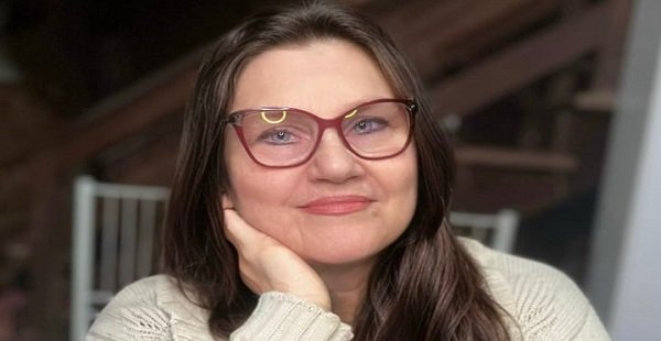 "Faz chuva de poesia..." com a poeta Ana Cleusa Bardini