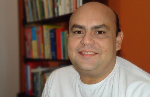 Helder Bentes refletindo sobre a tentação da sociedade moderna