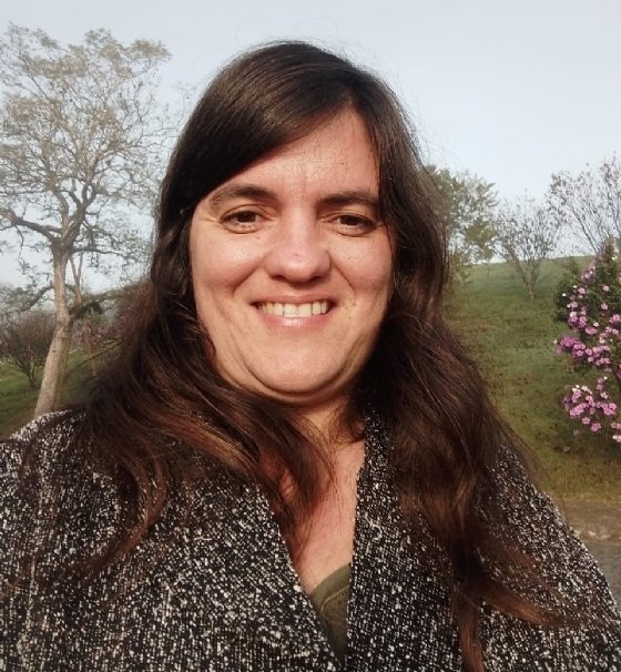 Adrienne Savazoni poeta no Ver-O-Poema